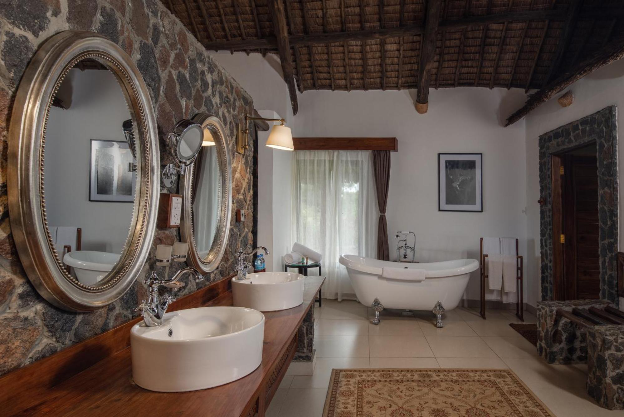 Lake Manyara Kilimamoja Lodge Mto wa Mbu Exteriör bild